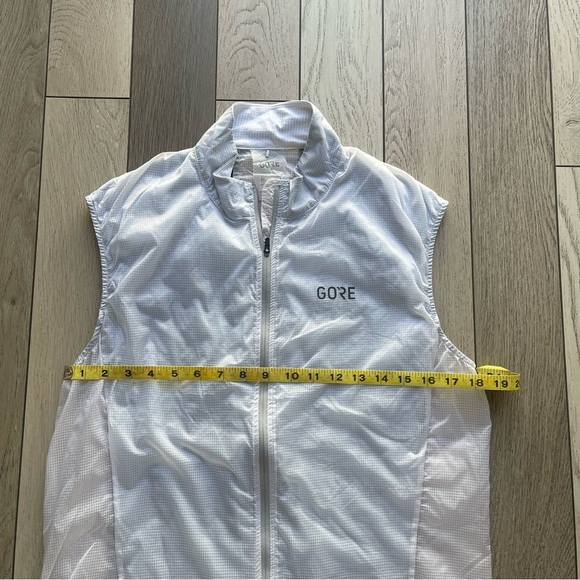 Gore Drive WINDSTOPPER® Vest Mens White - Picture 5 of 8